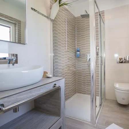 Peaceful In With Swimming Pool And Jacuzzi Villa *