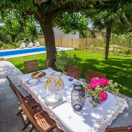 Peaceful In With Swimming Pool And Jacuzzi
