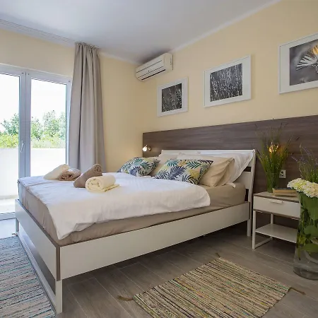 Peaceful In With Swimming Pool And Jacuzzi Villa