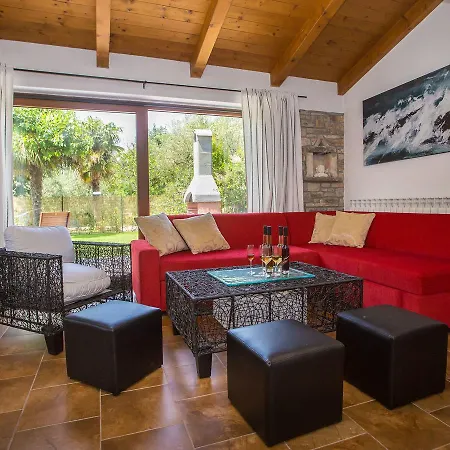 Peaceful In With Swimming Pool And Jacuzzi *