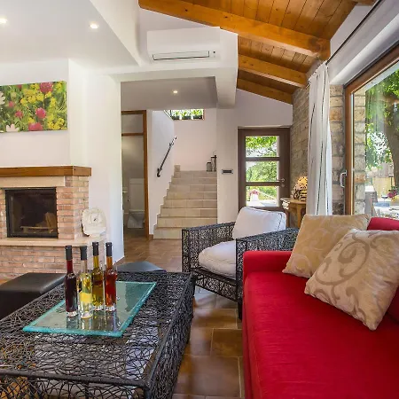 Peaceful In With Swimming Pool And Jacuzzi