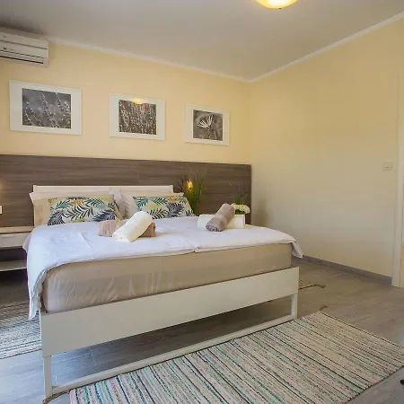 Peaceful In With Swimming Pool And Jacuzzi Villa Vosteni
