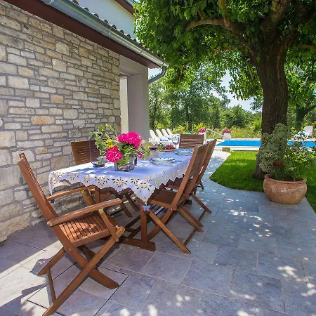 Vila Peaceful In With Swimming Pool And Jacuzzi